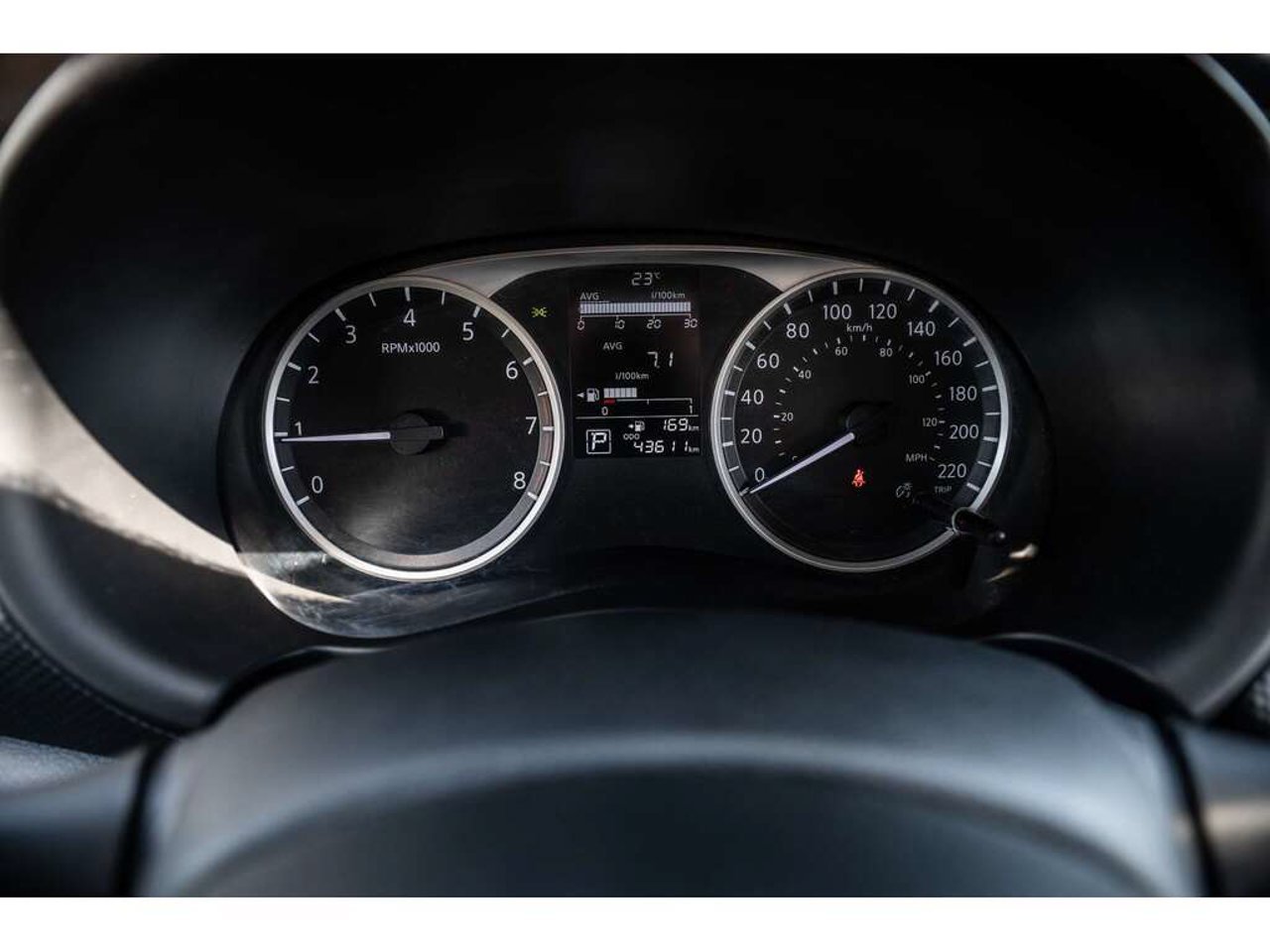 2025 Nissan Kicks Play Silver Sainte-Julienne - photo #15