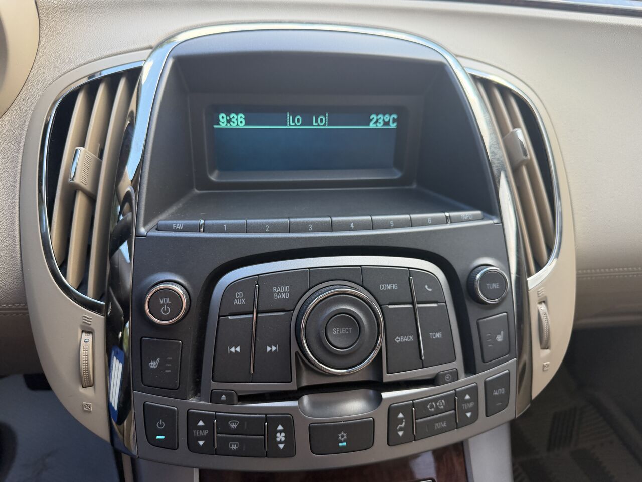 Photo 16 — Buick LaCrosse 2010
