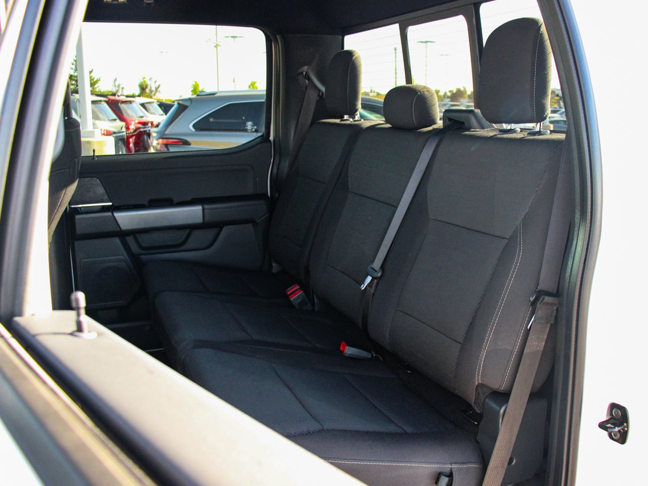 2025 Ford F-150 XLT 4WD SuperCrew 5.5' Box White Sherwood Park - photo #28