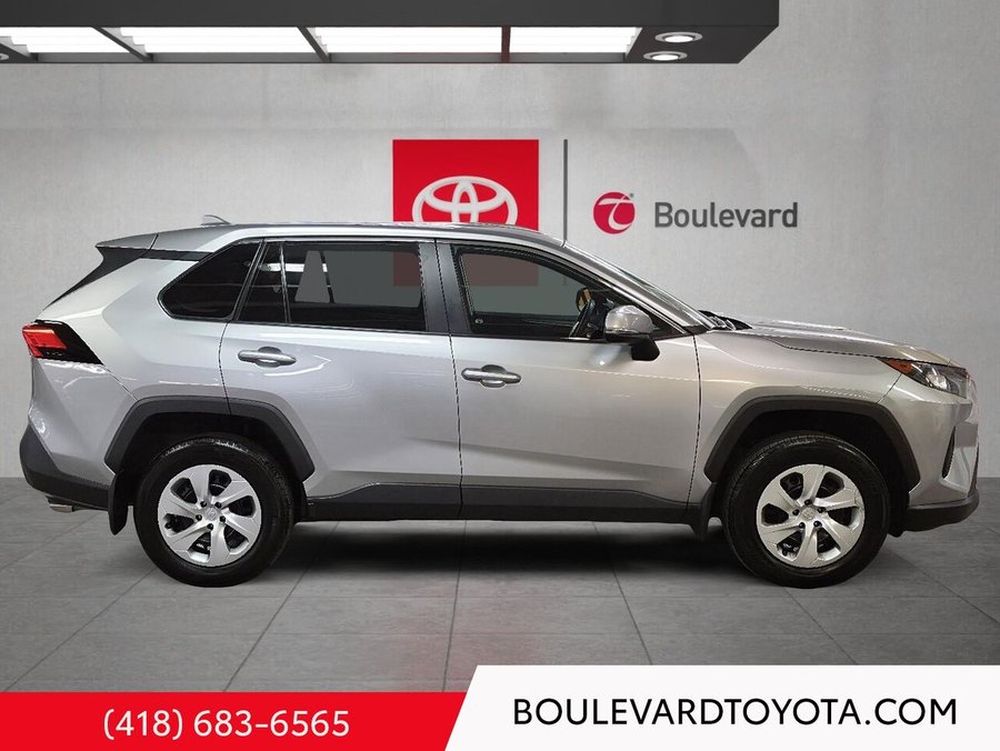 Toyota RAV4 LE 2022 Argent