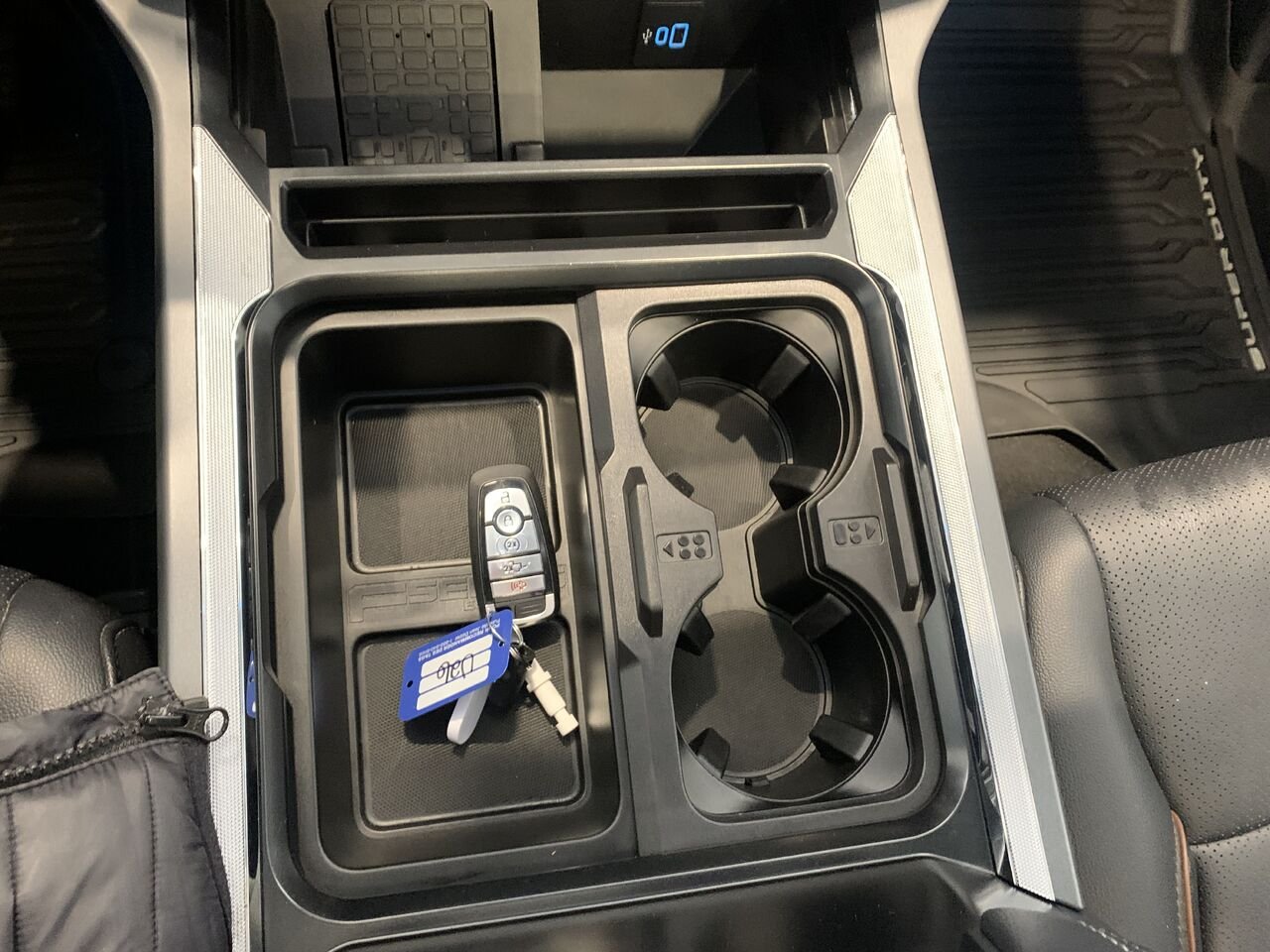 2025 Ford Super Duty F-250 SRW LARIAT LARIAT cabine 6 places 4RM caisse de 6,75 pi Grey Châteauguay - photo #41