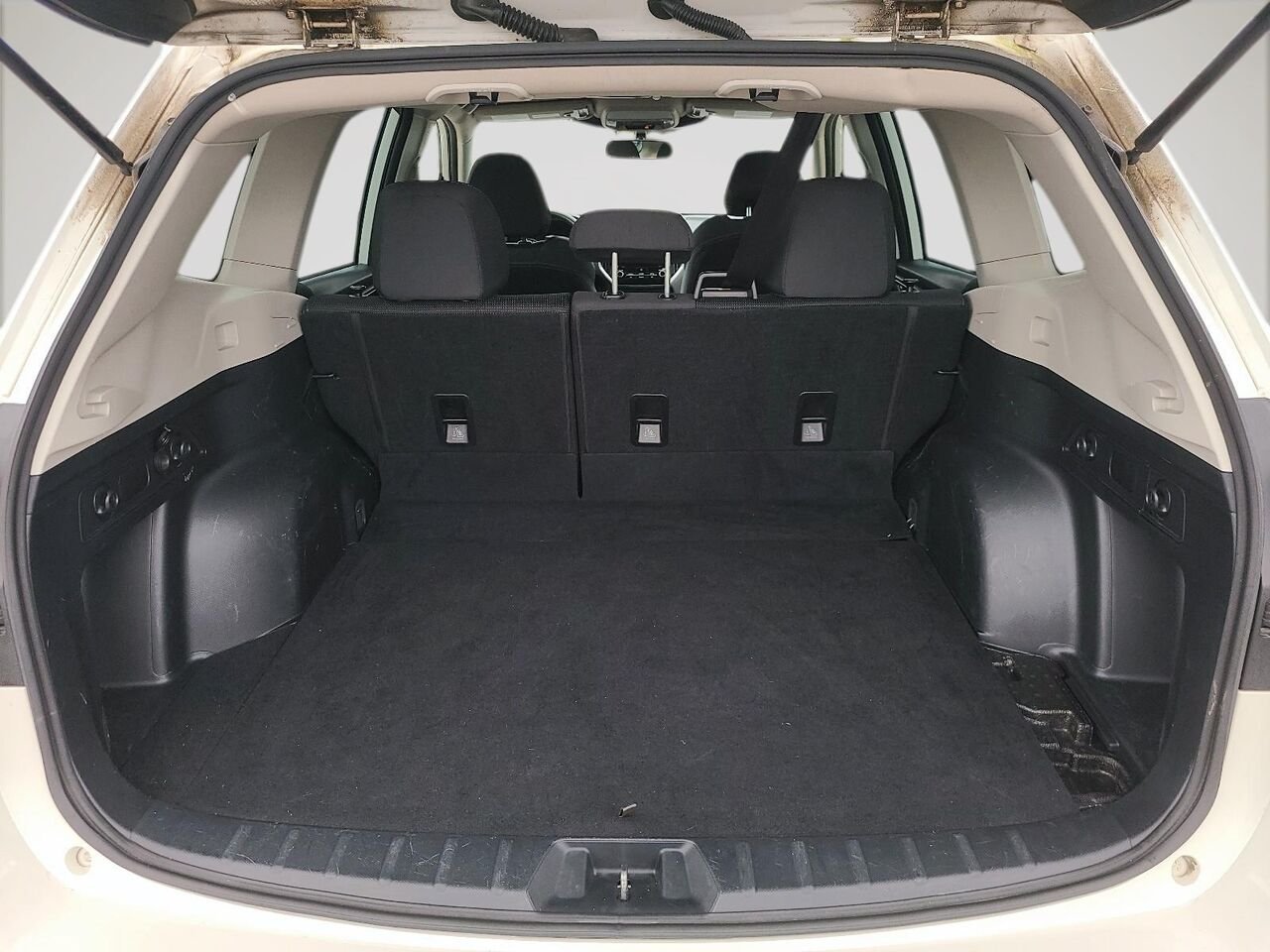 2022 Subaru Forester White Québec - photo #5