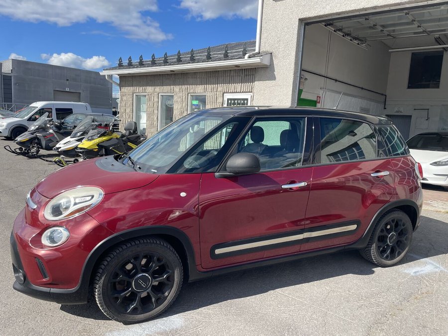 2015 FIAT 500L 2015 Red