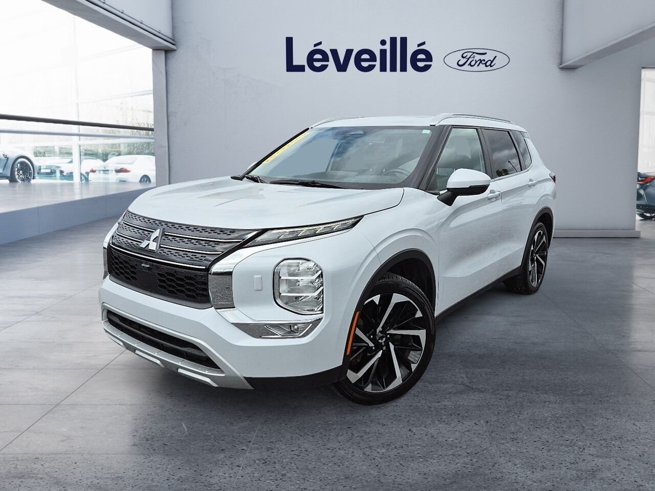 2023 Mitsubishi Outlander White Saint-Jérôme - photo #0