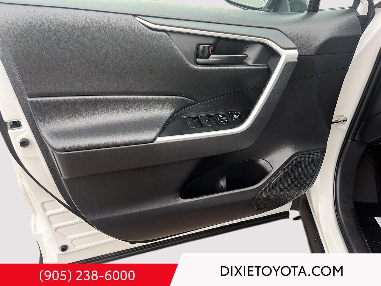 2022 Toyota RAV4 LE AWD / CLEAN CARFAX / HEATED SEATS / TOYOTA SAFETY SENSE / CARPLAY AND ANDROID AUTO White Mississauga - photo #8