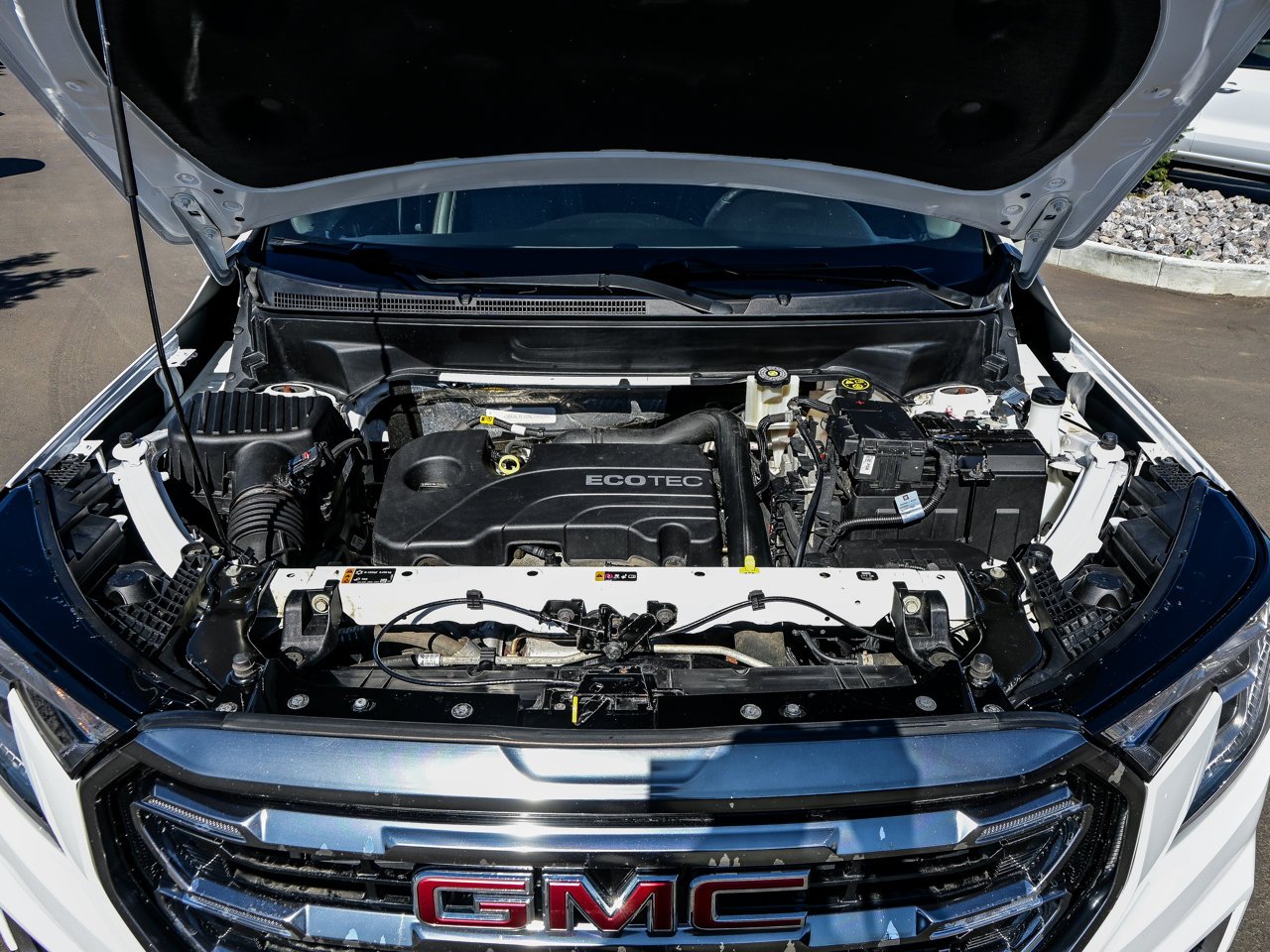 2022 GMC Terrain AWD 4dr AT4 White Sherwood Park - photo #8