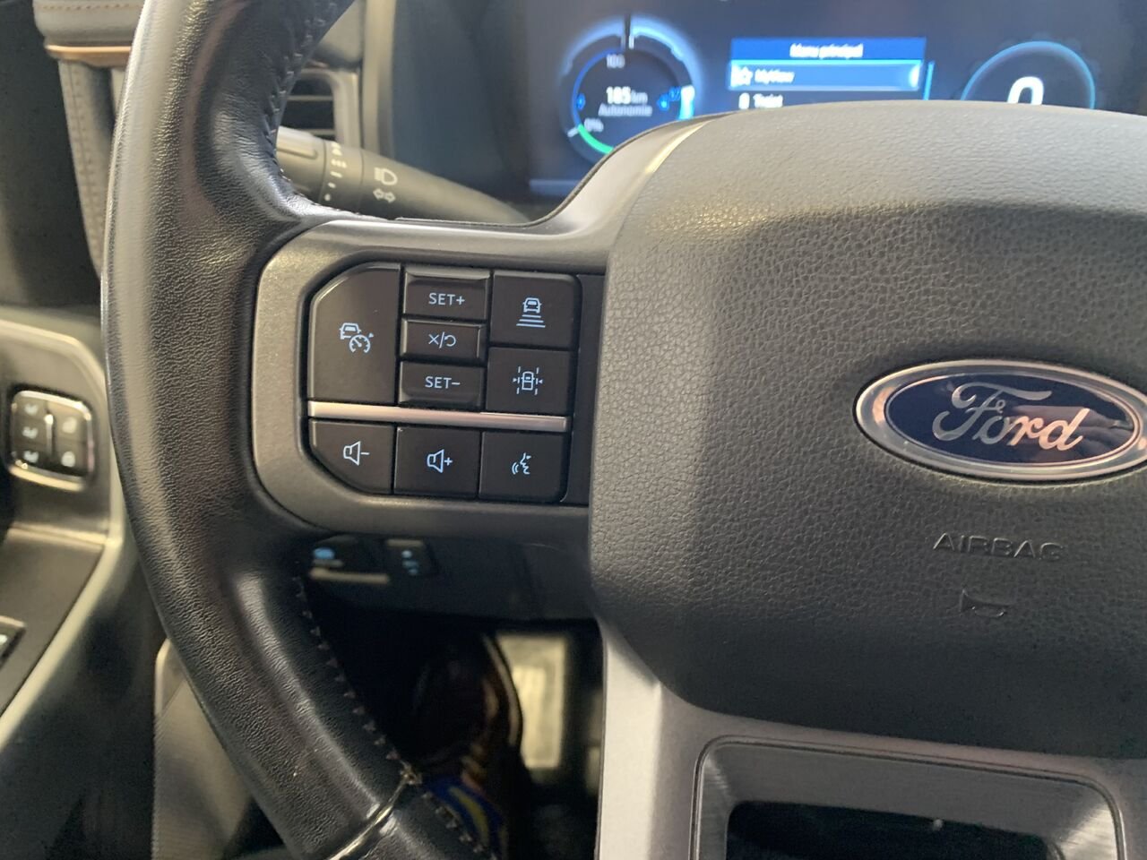 Ford F-150 Lightning LARIAT LARIAT cabine SuperCrew 4RM caisse de 5,5 pi 2023 Gris Châteauguay - photo #45