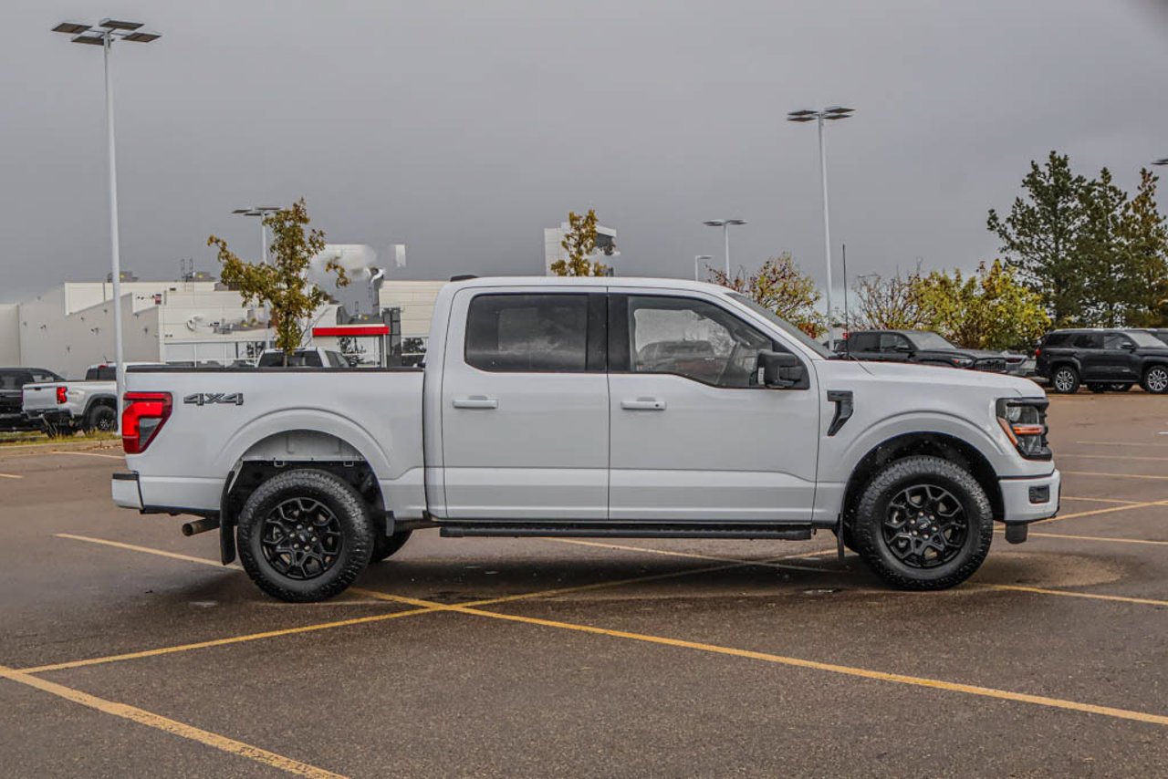 2025 Ford F-150 XLT 4WD SuperCrew 5.5' Box White Sherwood Park - photo #9