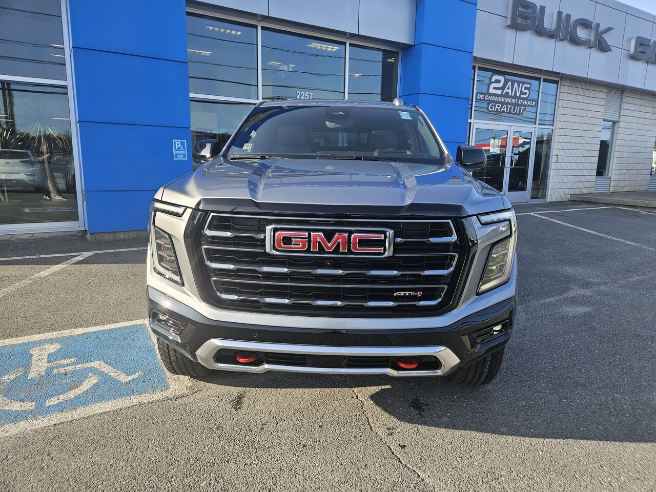 2026 GMC Yukon AT4 4 portes 4RM Sterling Metallic Thetford Mines - photo #1