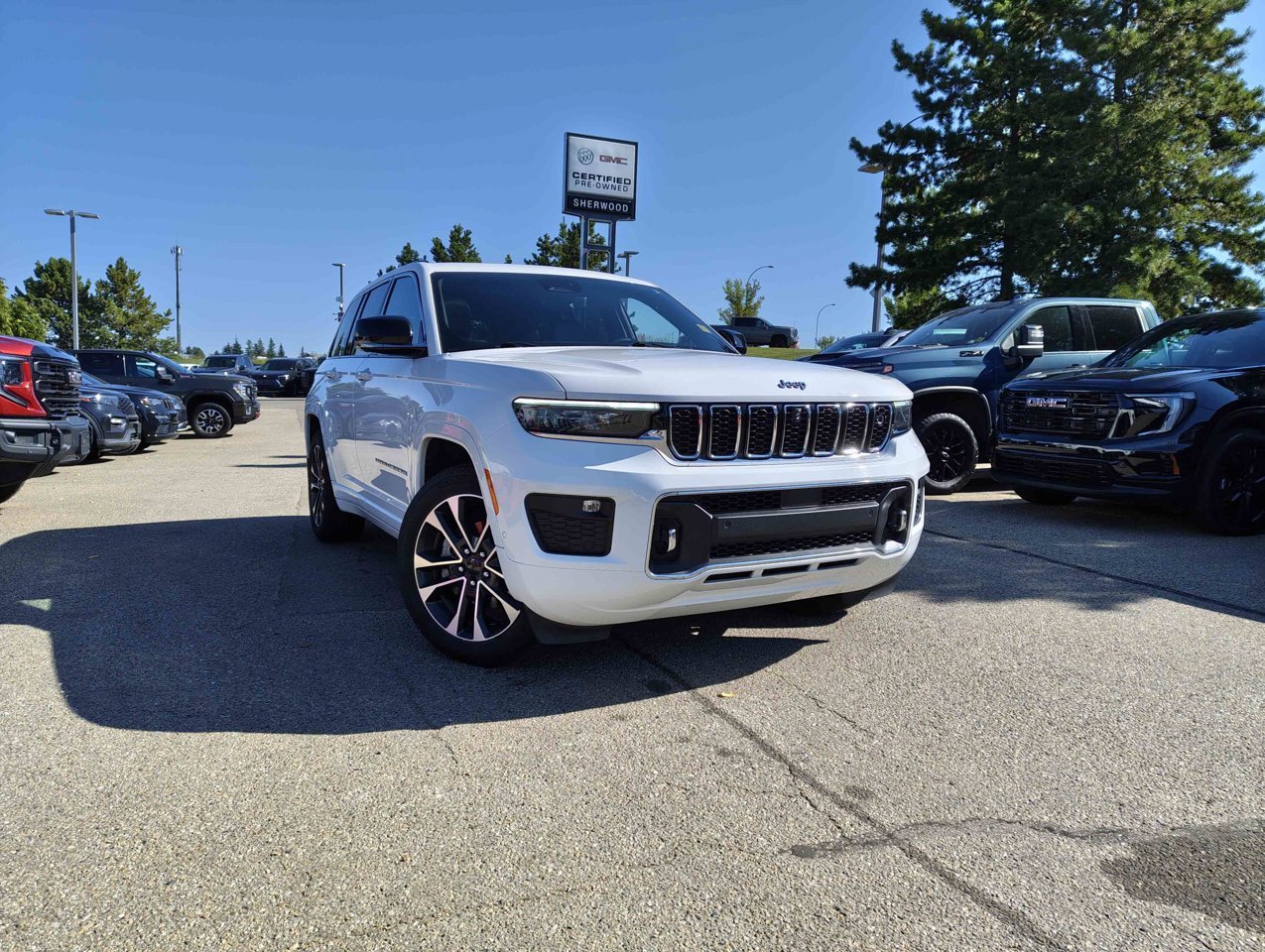 2023 Jeep Grand Cherokee Overland 4x4 White Sherwood Park - photo #1