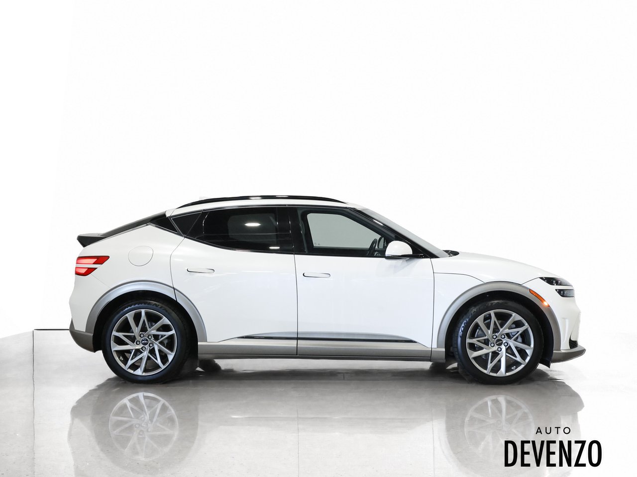 2023 Genesis GV60 White Saint-Eustache - photo #1
