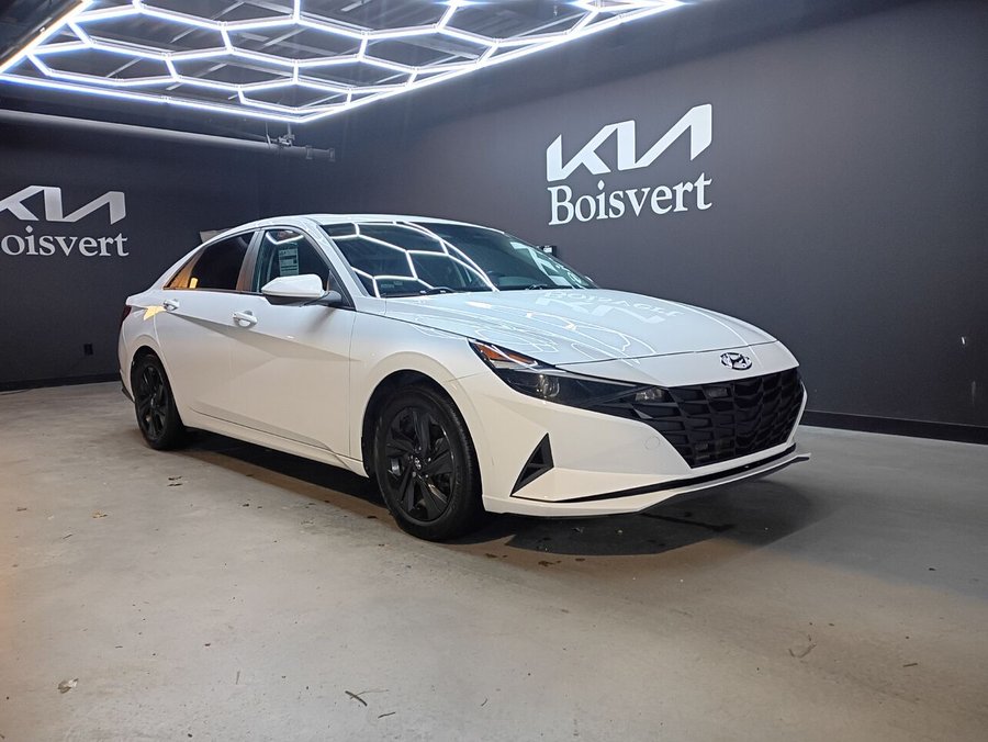 Hyundai Elantra Preferred IVT avec ensemble Soleil et technologie 2021 Blanc