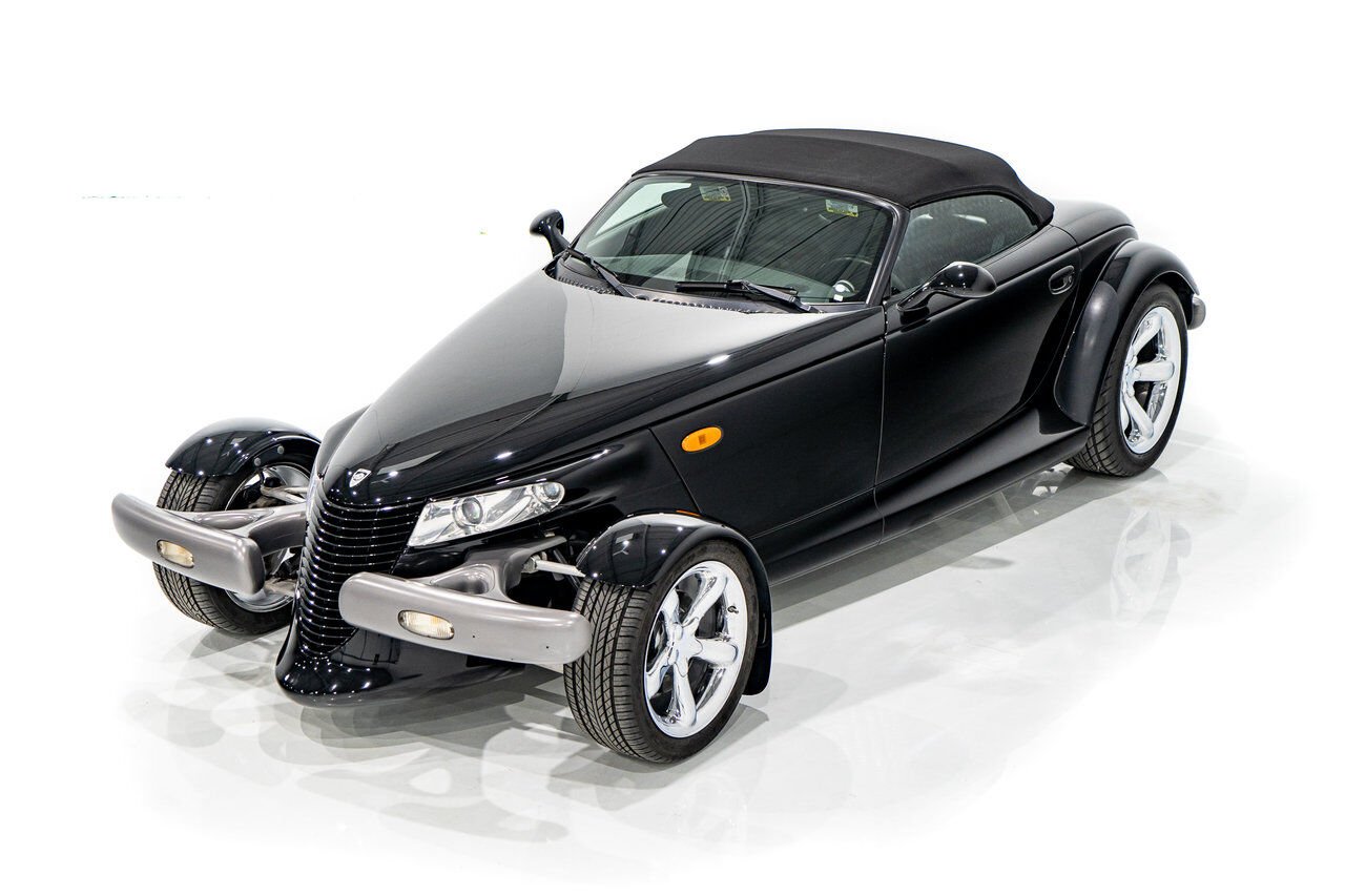 Plymouth Prowler Desirable Black Colour with only 7,611KM (4756mi) from new **PRICE IN USD** 1999 Noir Montréal - photo #3