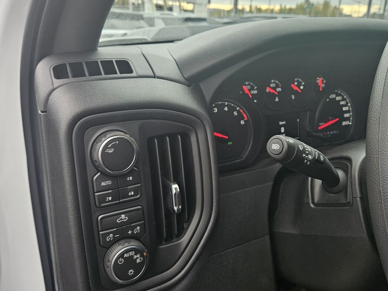 Chevrolet Silverado 1500 Custom Trail Boss cabine multiplace 4RM 157 po 2026 Blanc sommet Thetford Mines - photo #10