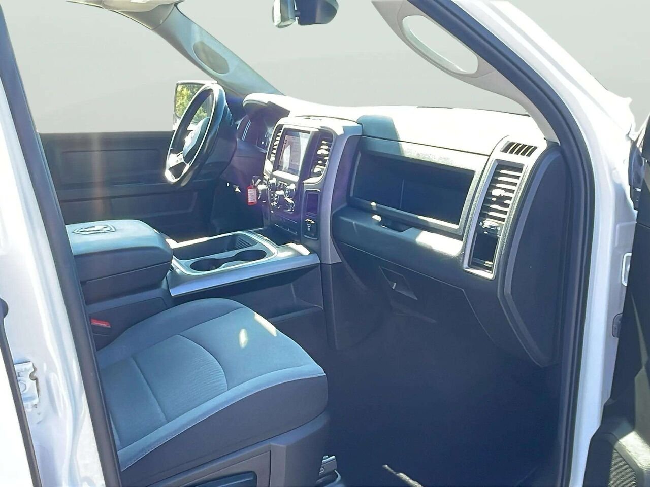 2022 Ram 1500 Express White Gatineau - photo #16
