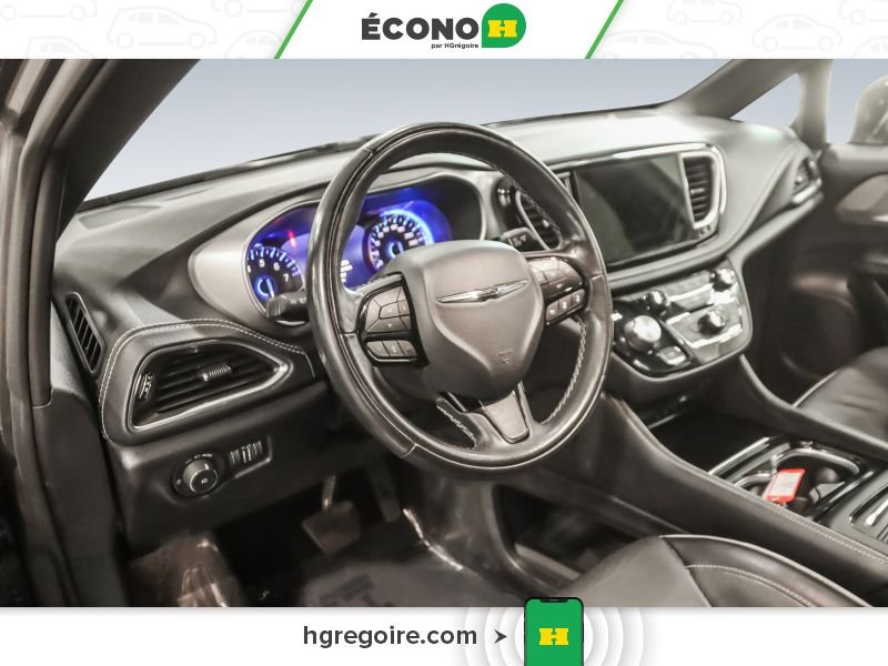 2022 Chrysler Pacifica Grey Laval - photo #23