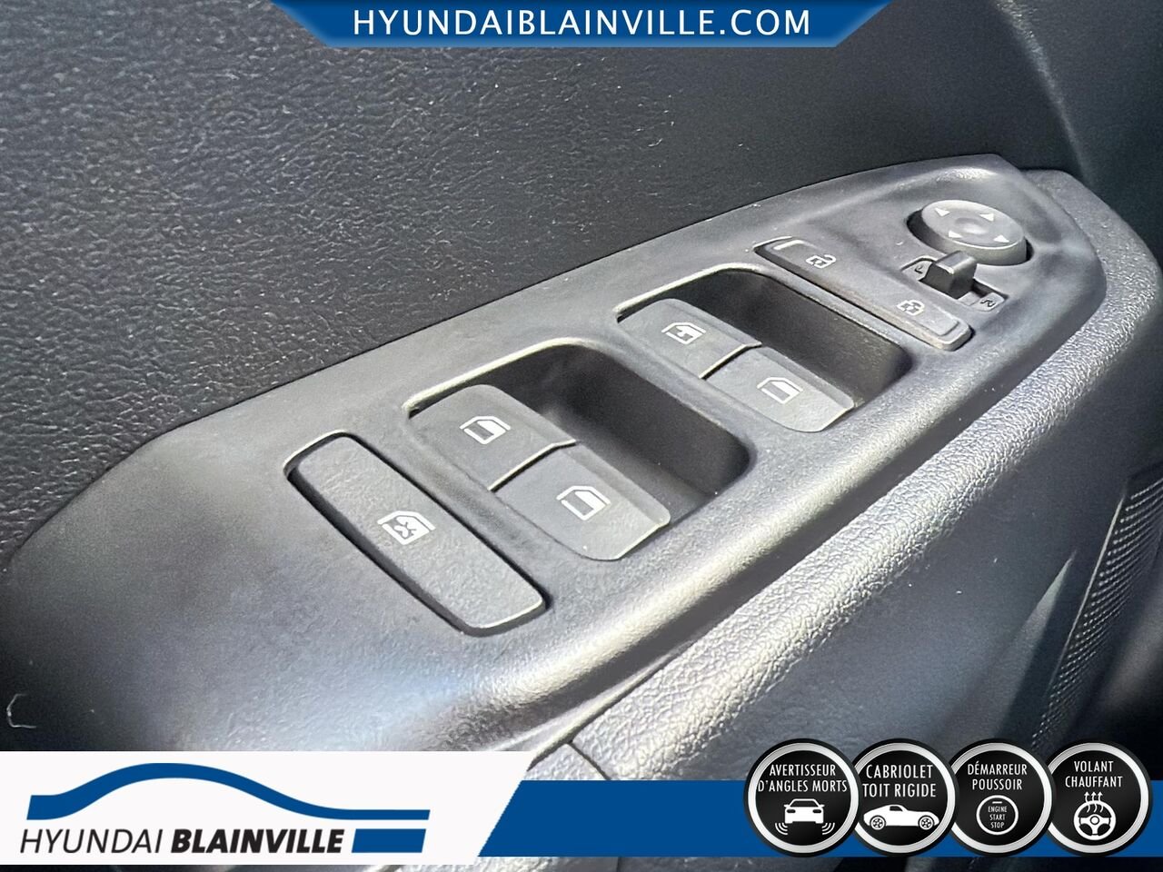 2023 Hyundai Venue Silver Blainville - photo #9