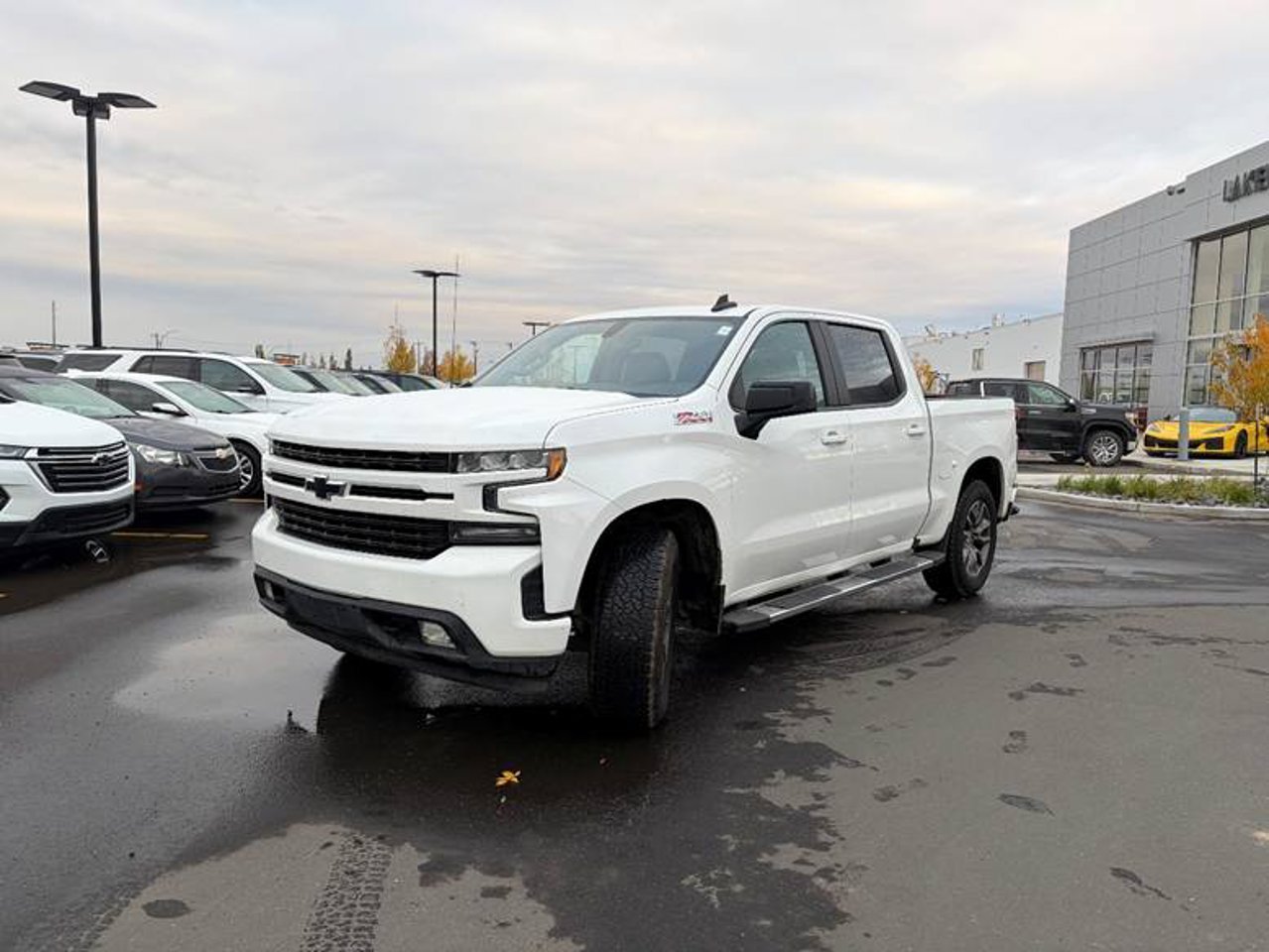 2020 Chevrolet Silverado 1500 4WD Crew Cab 147 RST White Sherwood Park - photo #2