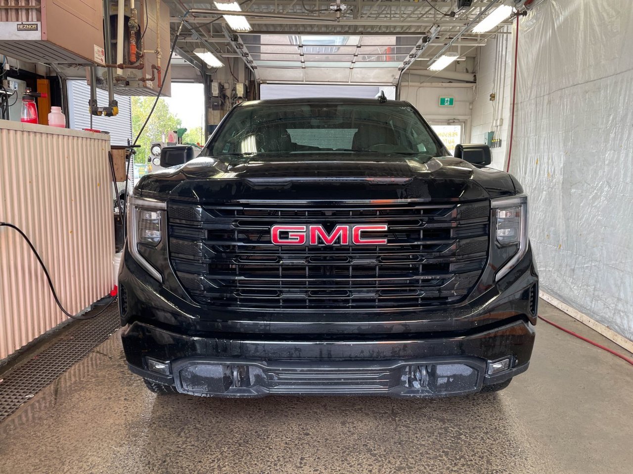 2024 GMC Sierra 1500 ELEVATION CREW 4X4 V8 *NAV* SIÈGES CHAUFF BEDLINER Black Saint-Jérôme - photo #4