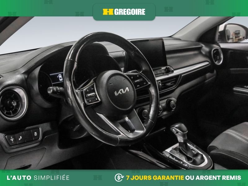 Kia Forte 2022 Blanc Laval - photo #11