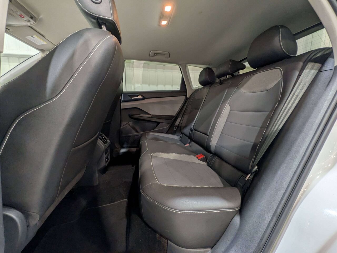 2024 Volkswagen Taos Comfortline 4MOTION White Val-David - photo #10