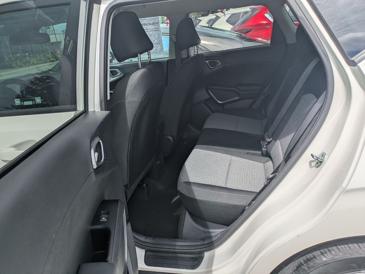 2022 Kia Soul White Gatineau - photo #10