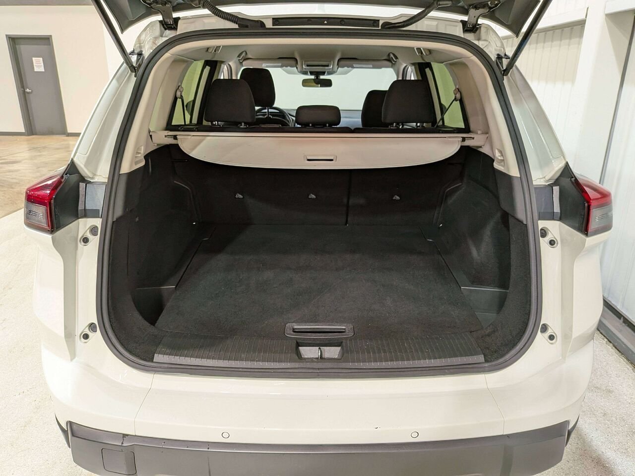 2025 Nissan Rogue AWD S White Val-David - photo #8