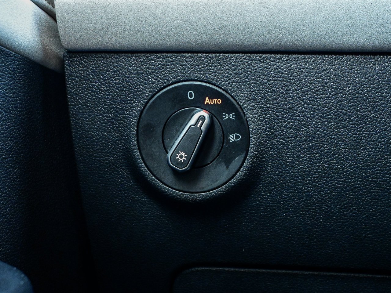 2025 Volkswagen Taos Comfortline 4MOTION Black Sherwood Park - photo #18