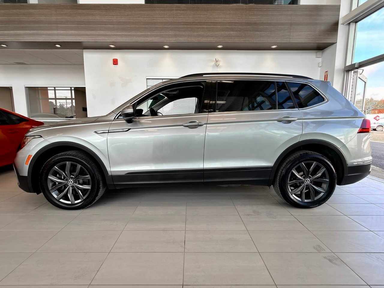 2023 Volkswagen Tiguan Notre-Dame-des-Prairies - photo #7
