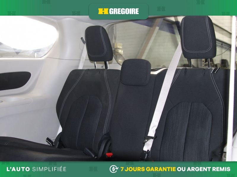 2022 Chrysler Grand Caravan Black Saint-Eustache - photo #24