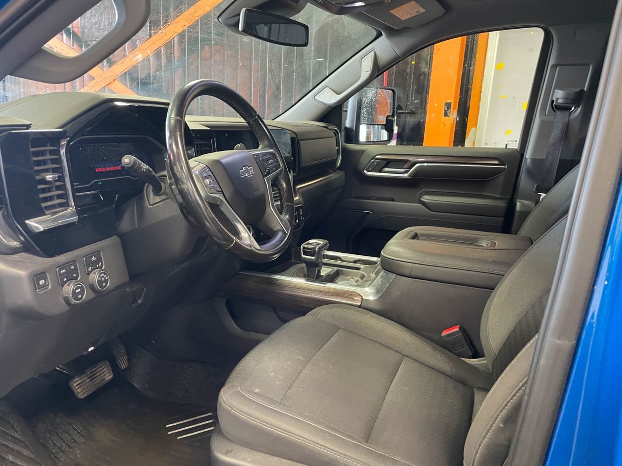 Chevrolet Silverado 1500 LT TRAIL BOSS CREW 4X4 V8 *SIÈGES CHAUFF* BEDLINER 2022 Bleu Saint-Jérôme - photo #2