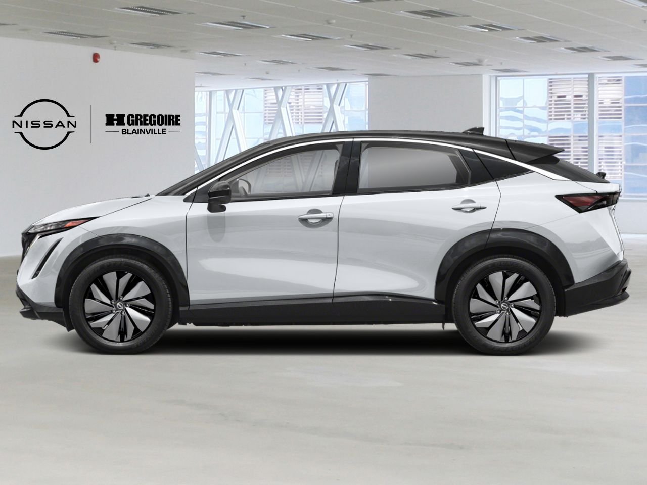 2026 Nissan ARIYA Everest White Pearl Tricoat/Black Diamond Pearl Blainville - photo #1