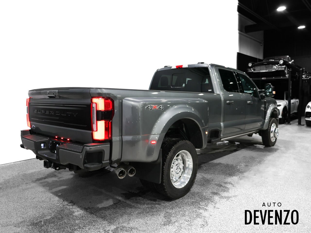 2026 Ford Super Duty F-450 DRW Grey Saint-Eustache - photo #4