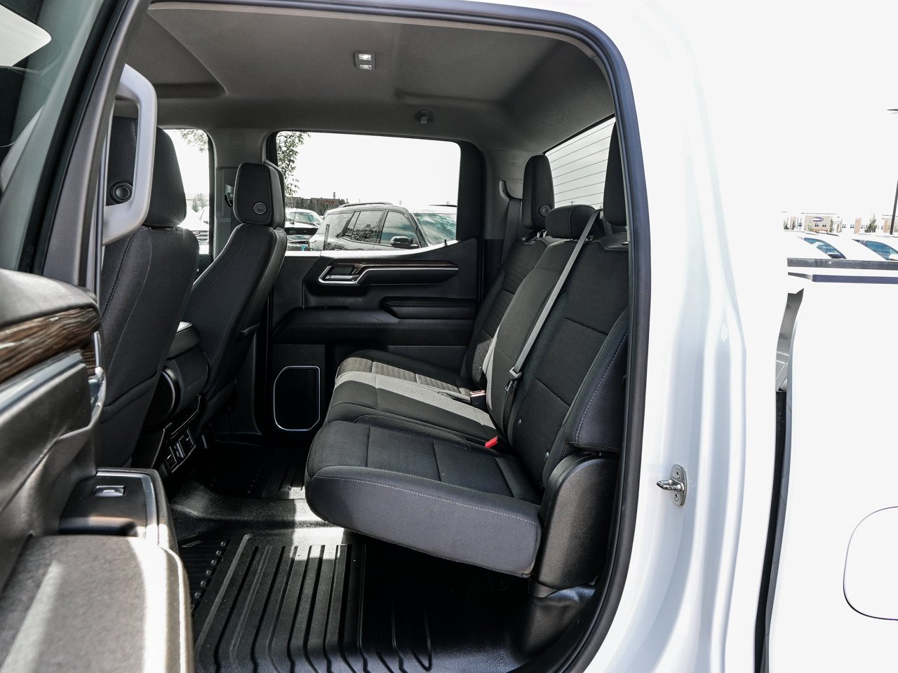 2024 Chevrolet Silverado 1500 4WD Crew Cab 147 LT White Sherwood Park - photo #29