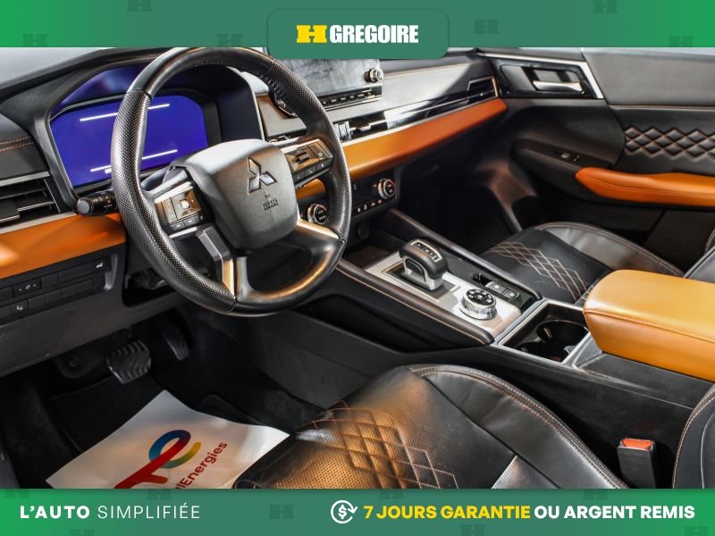 2023 Mitsubishi Outlander Silver Laval - photo #16