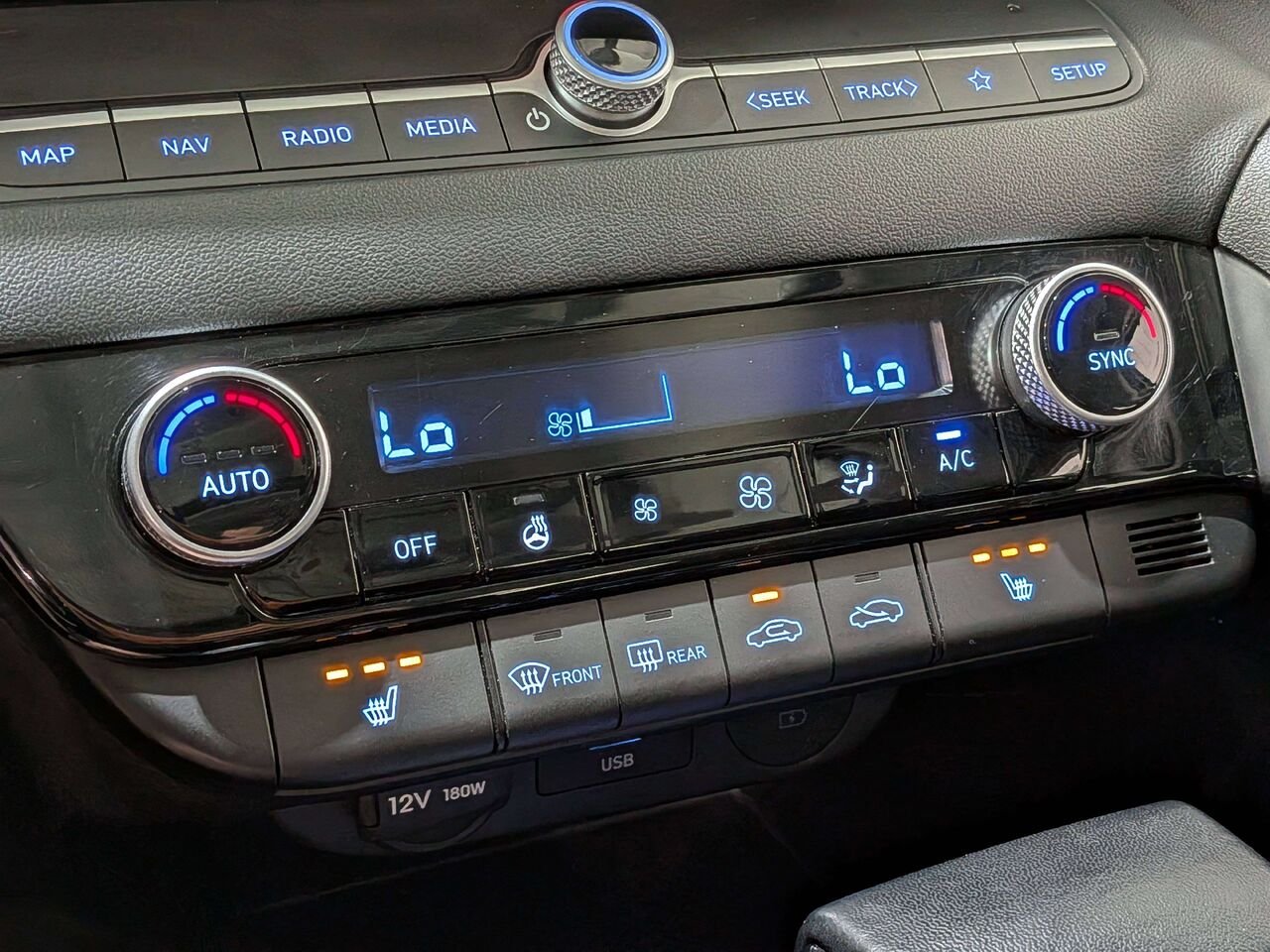 2025 Hyundai Elantra Preferred IVT w/Tech Pkg White Val-David - photo #28