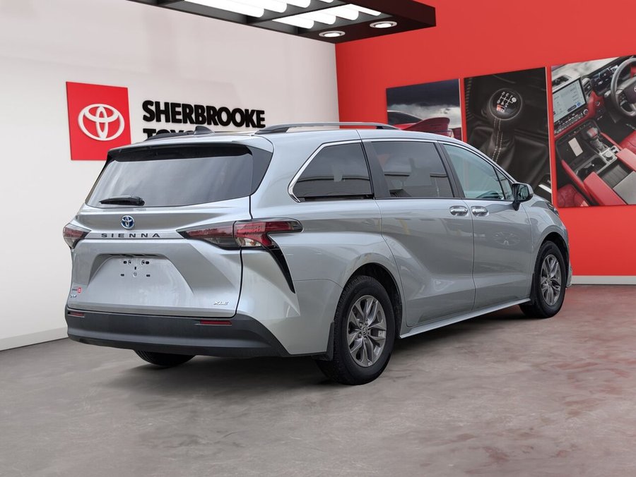 Toyota Sienna XLE/SIÈGES CHAUFFANTS/VOLANT CHAUFFANT/TOIT OUVRANT/SIÈGES EN CUIR/BLUETOOTH/AC BIZONE 2025 Argent