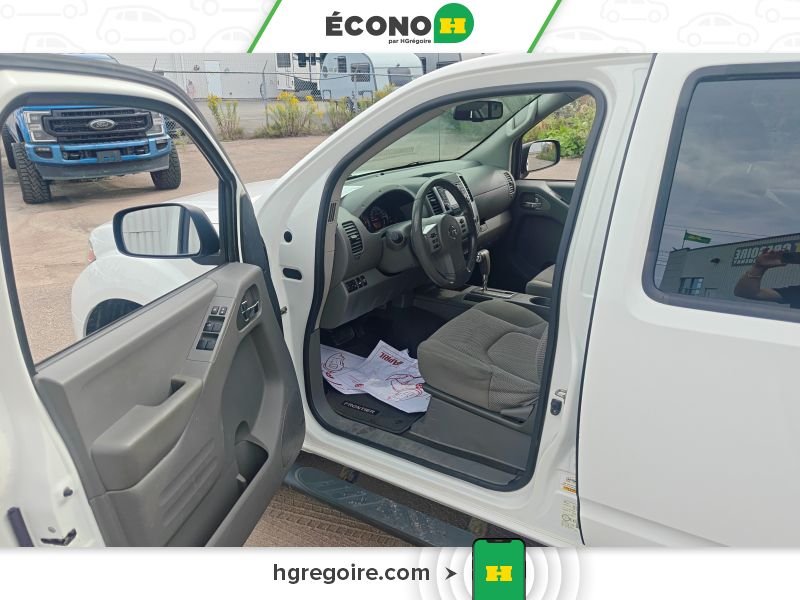 2018 Nissan Frontier White Laval - photo #9