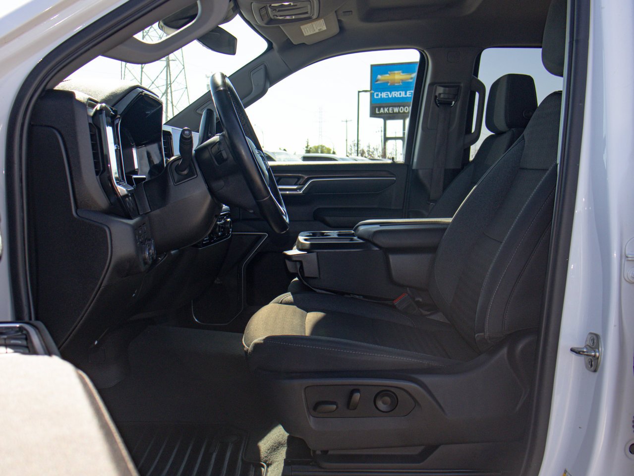 2025 Chevrolet Silverado 1500 4WD Crew Cab 147 LT White Sherwood Park - photo #16