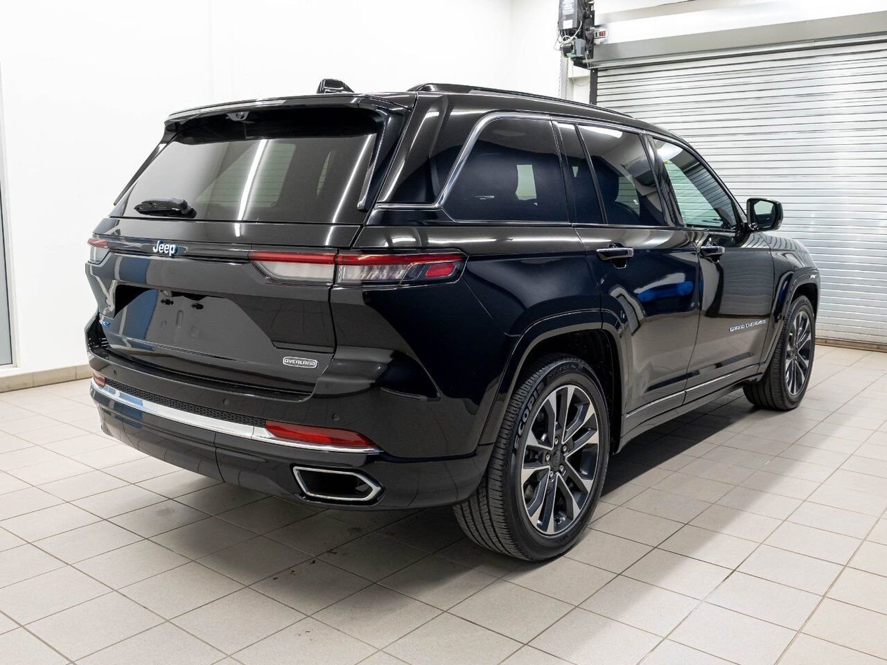 2023 Jeep Grand Cherokee 4xe OVERLAND 4X4 *TOIT* NAV CUIR SIÈGES VENT PROTECH 3 Black Saint-Jérôme - photo #9