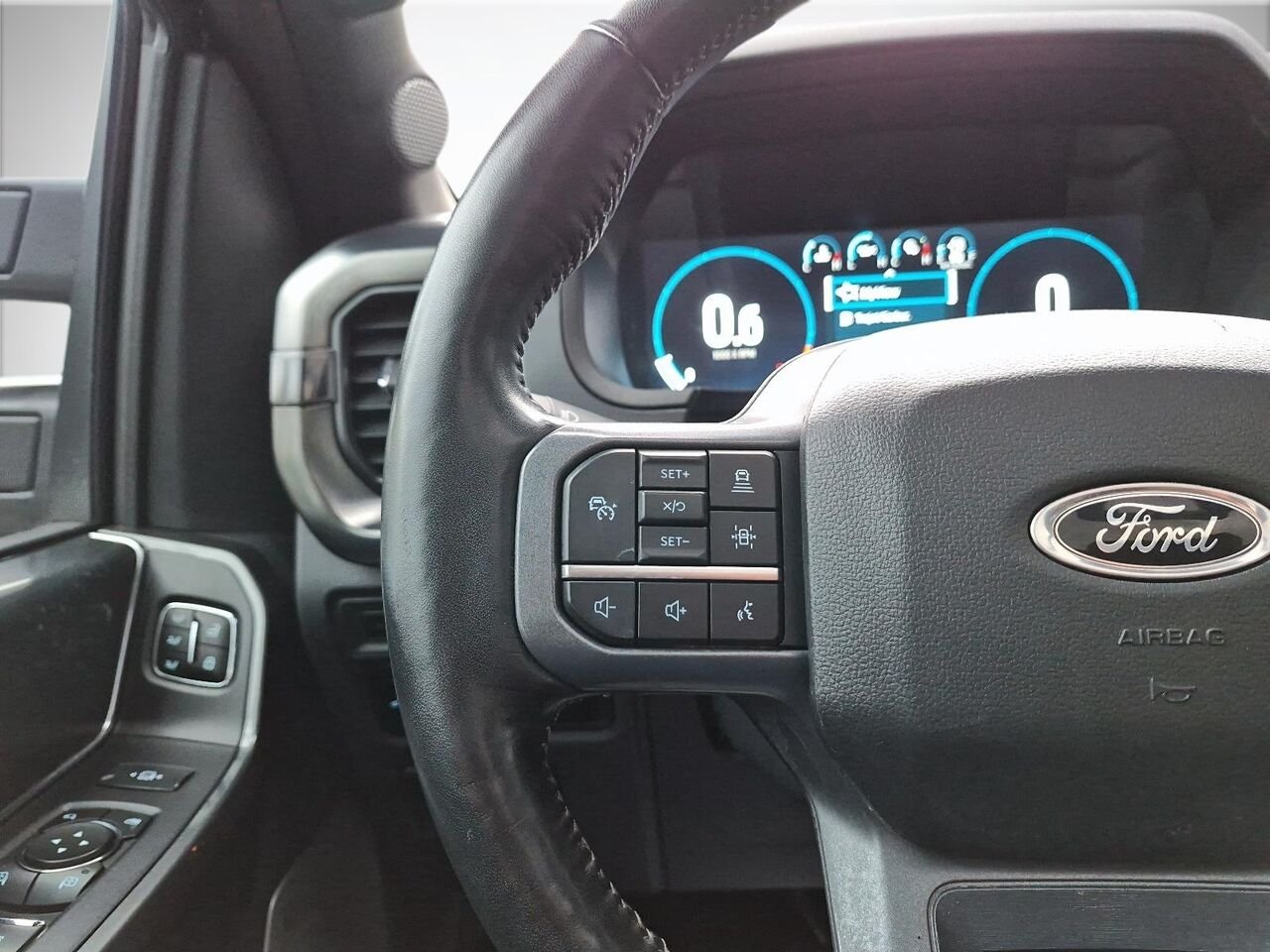 2023 Ford F-150 Black Saint-Jérôme - photo #11