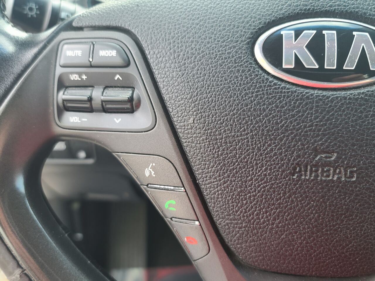 2015 Kia Forte White  - photo #14