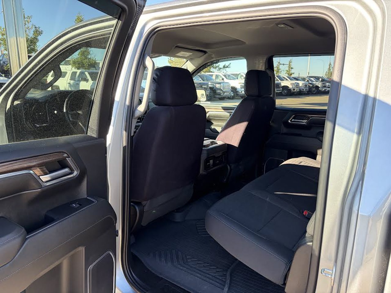 2024 Chevrolet Silverado 1500 4WD Crew Cab 147 RST Grey Sherwood Park - photo #5