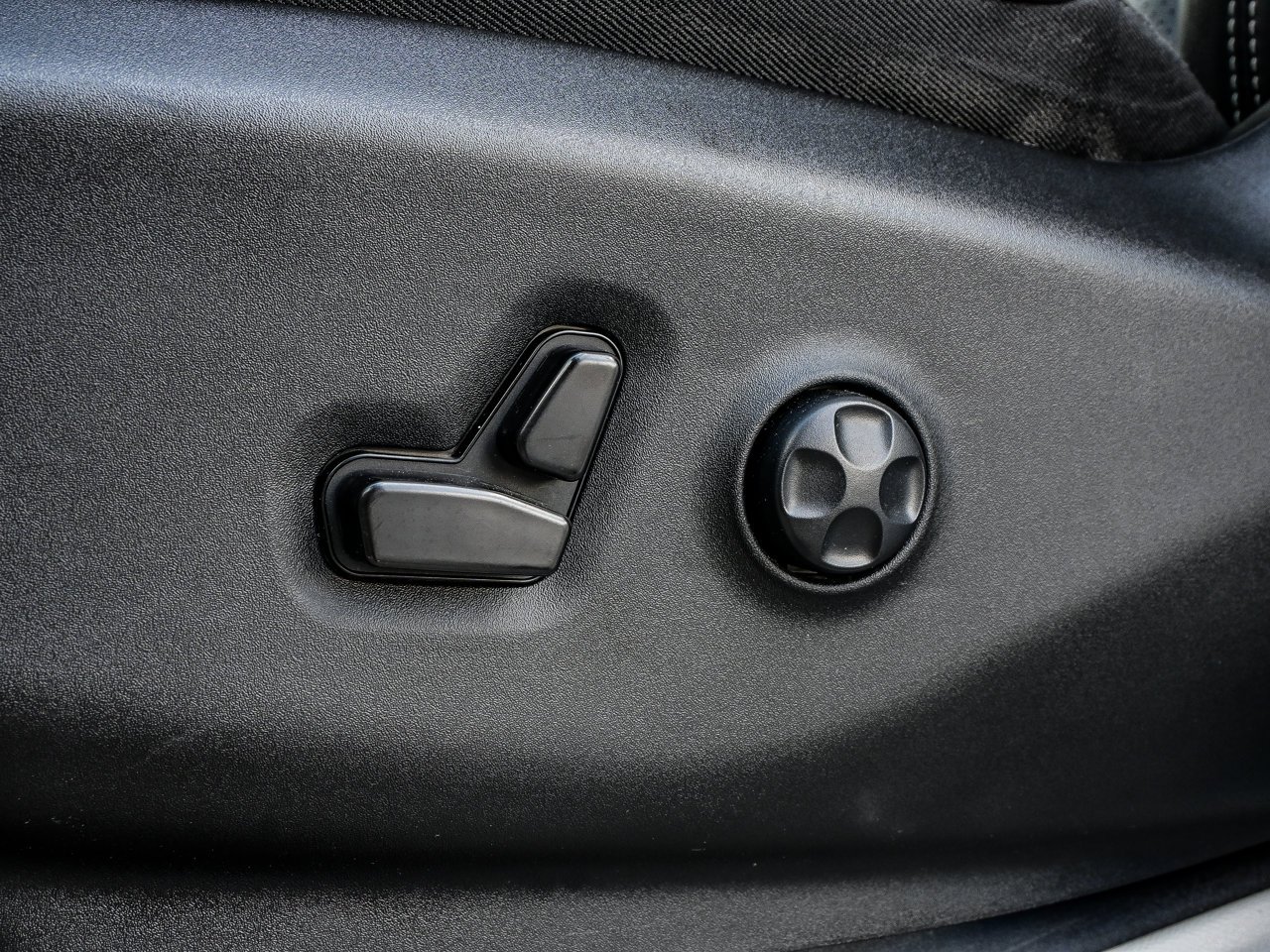 2023 Chrysler Pacifica Touring L AWD White Sherwood Park - photo #11