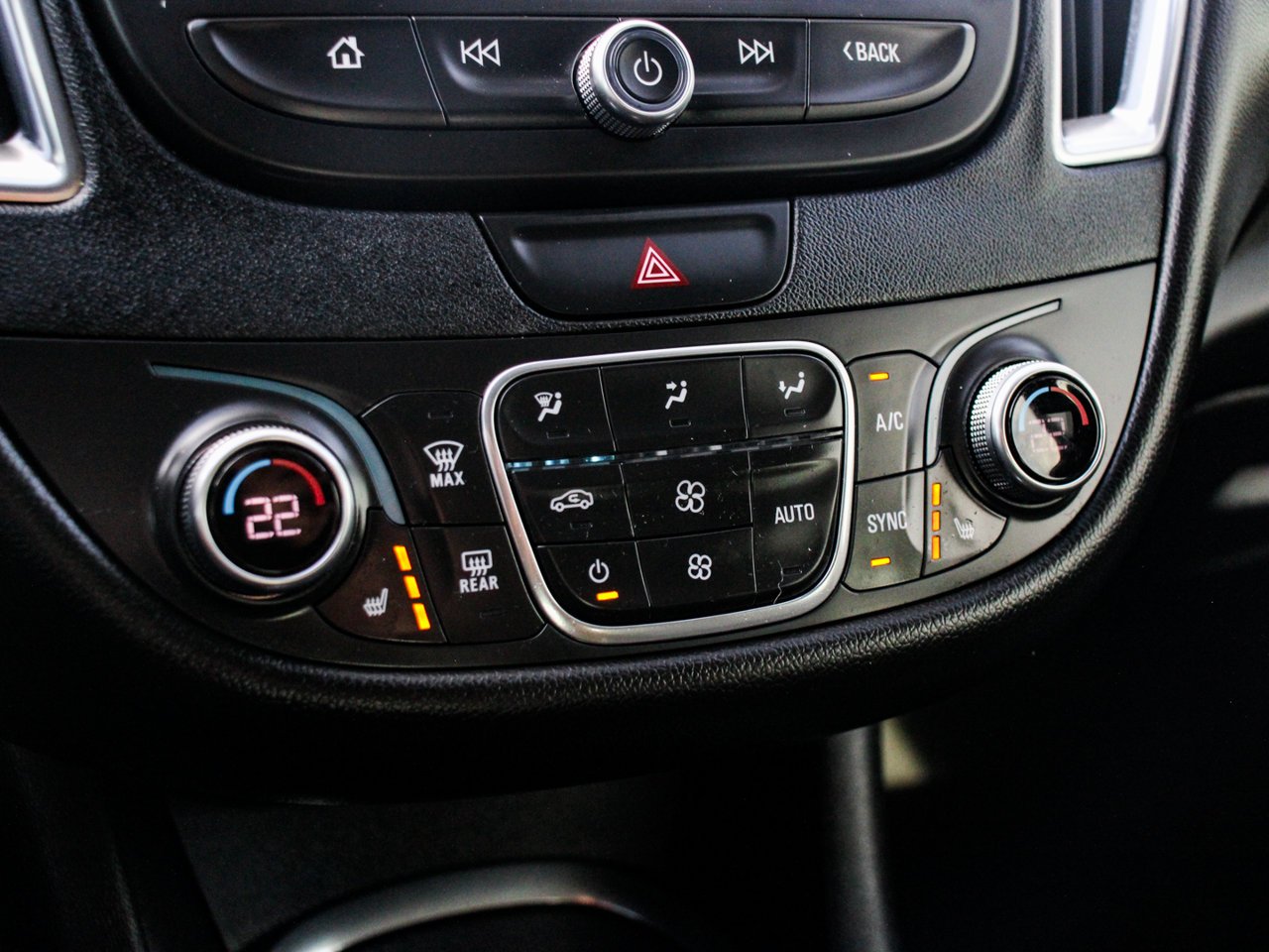 2019 Chevrolet Malibu 4dr Sdn LT w/1LT Black Sherwood Park - photo #24