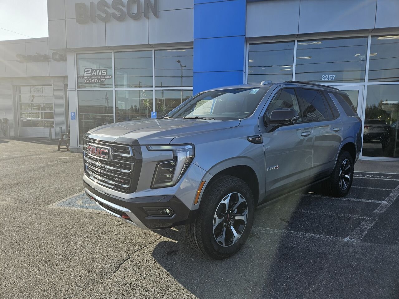 2026 GMC Yukon AT4 4 portes 4RM Sterling Metallic Thetford Mines - photo #0