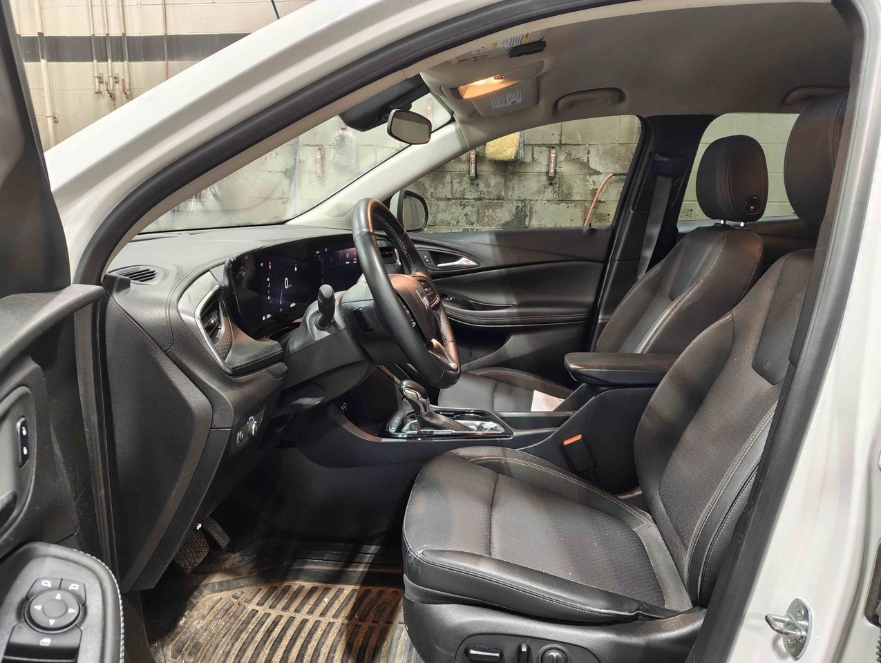 2024 Buick Encore GX FWD 4dr Preferred White Sherwood Park - photo #7