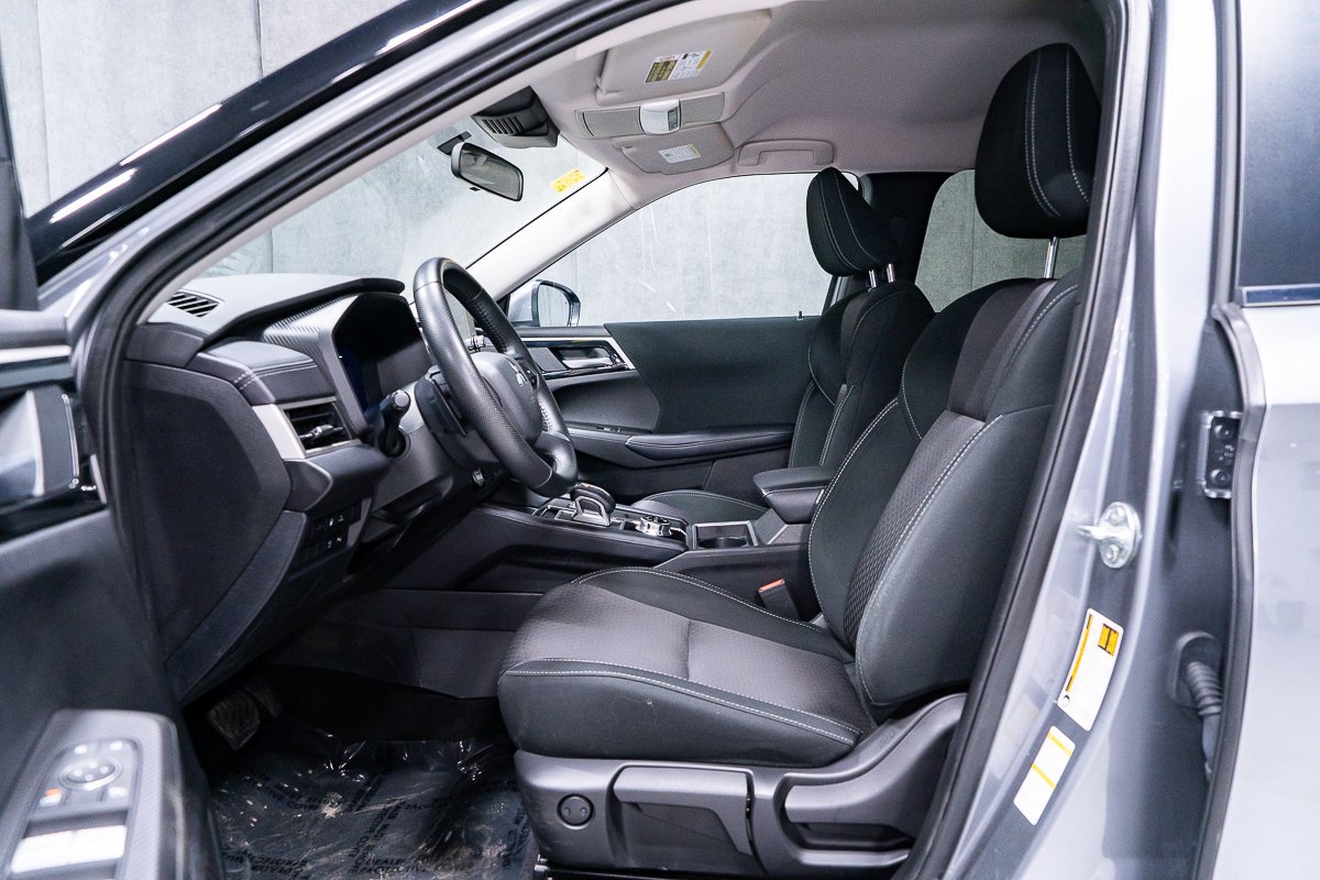 Mitsubishi Outlander PHEV ES PHEV S-AWC 7 PLACES CARPLAY 2023 Gris Montréal - photo #16