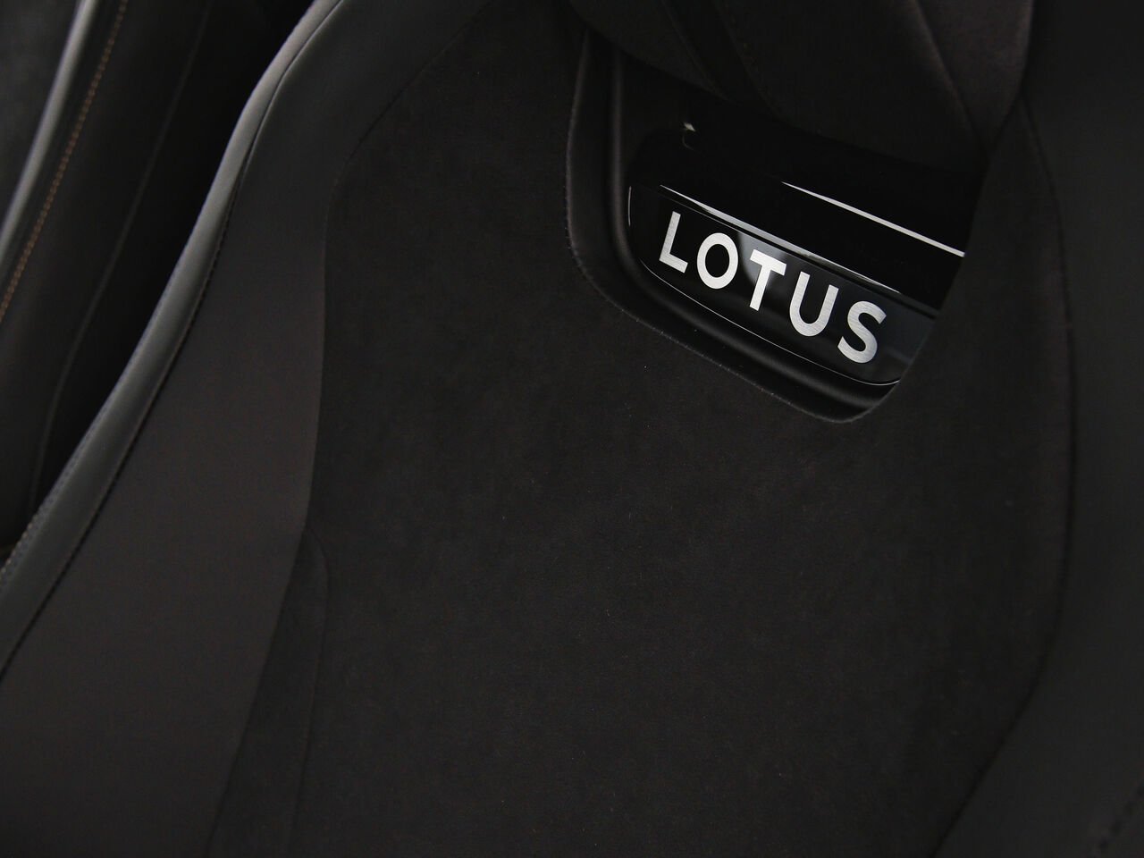 2027 Lotus Emira Red Québec - photo #19