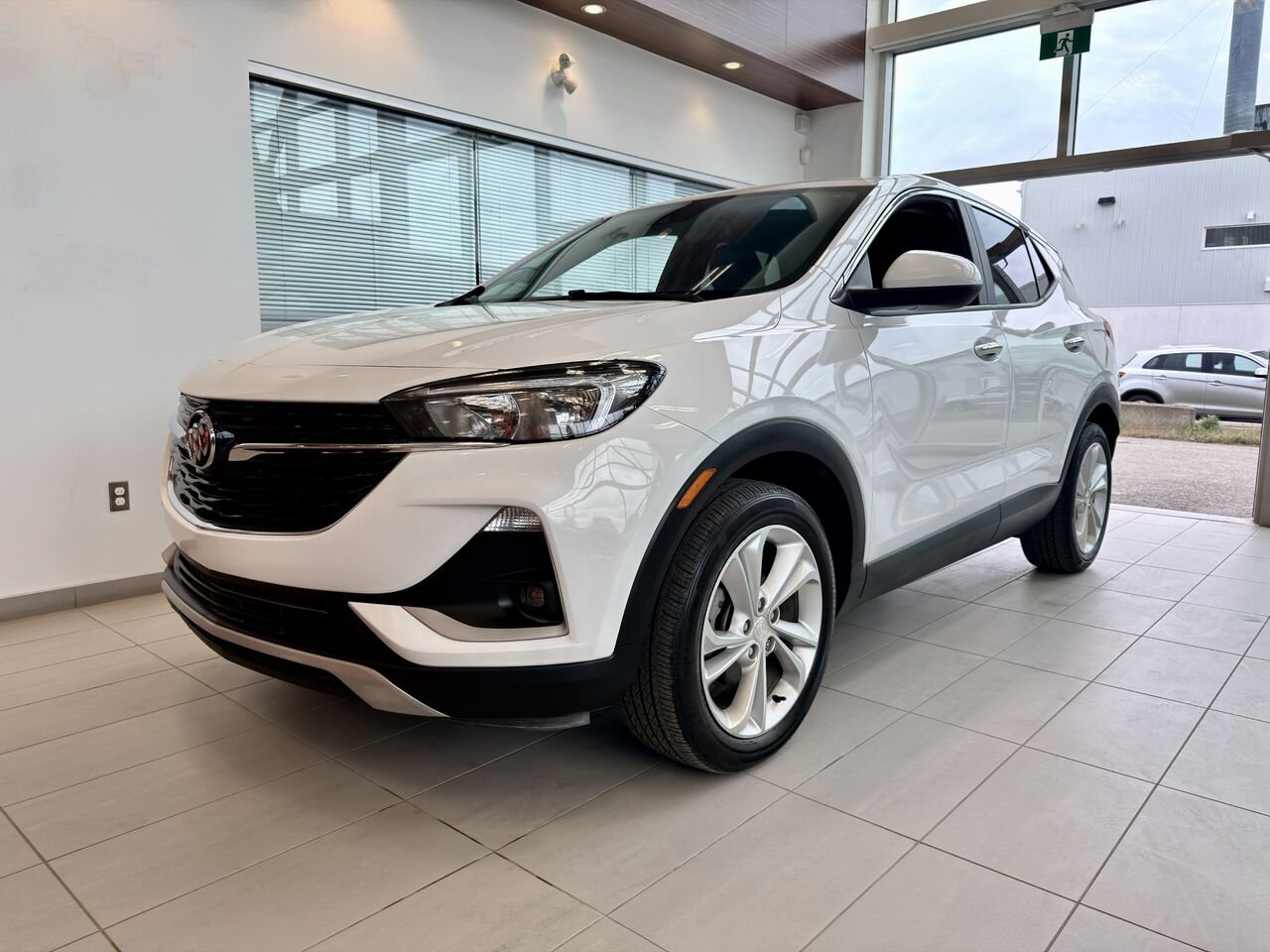 2021 Buick Encore GX White Notre-Dame-des-Prairies - photo #3